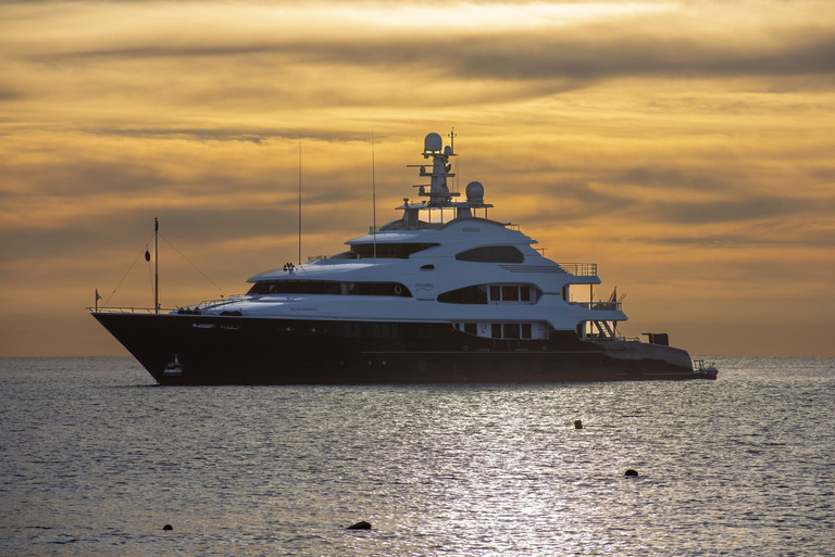Private sunset yacht experience in Goa